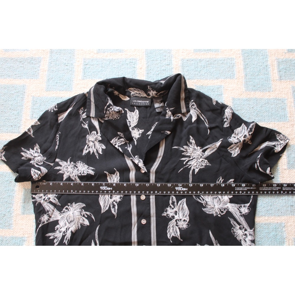 Vtg Liz Claiborne 10 Black Silk Floral Camp Collar Short Sleeve Button Top Shirt - Picture 6 of 7